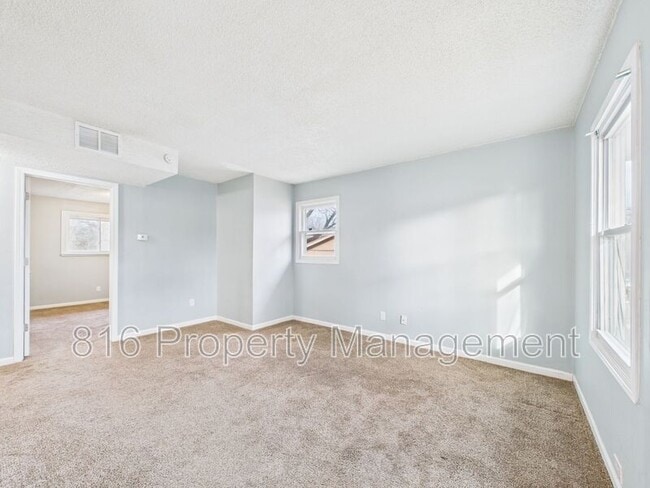 Building Photo - 6104 E 152 Terrace Unit B