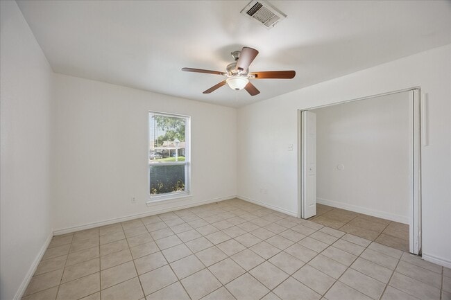Photo - 1217 E Brown Ln