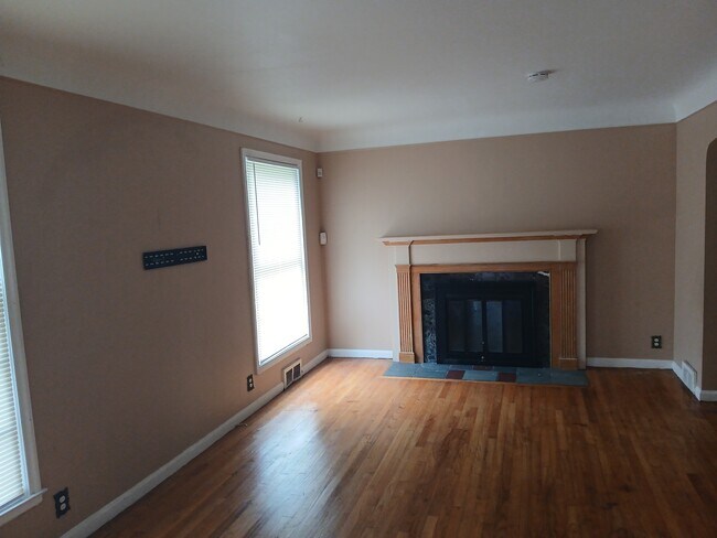 Photo - 14200 Stahelin Rd