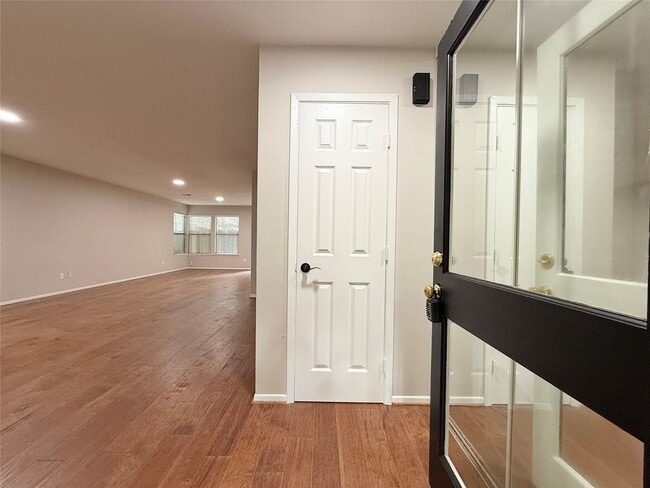 Photo - 22 Sawmill Grove Ln