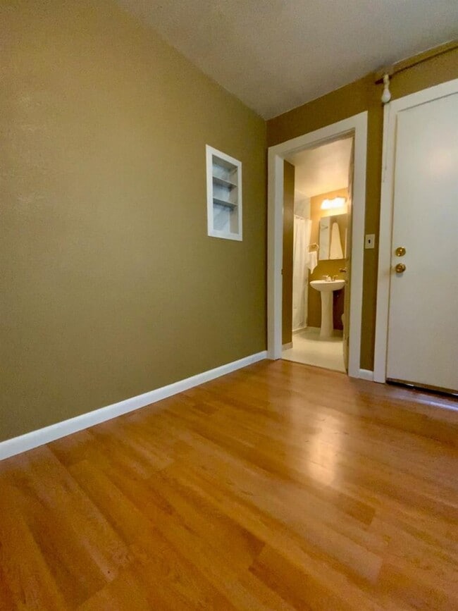 Photo - Absolutely ADORABLE 2/2!!  Please read ent...