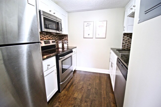 Photo - Plaza La Belle