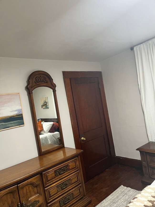 Photo - 212 Smith St