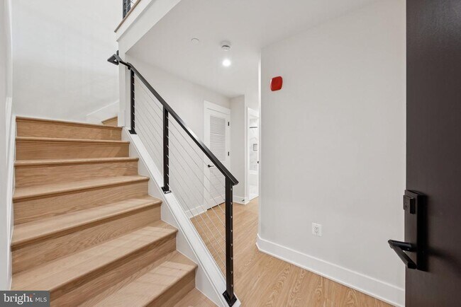 Building Photo - 2134 Wisconsin Ave NW Unit 5 Rental