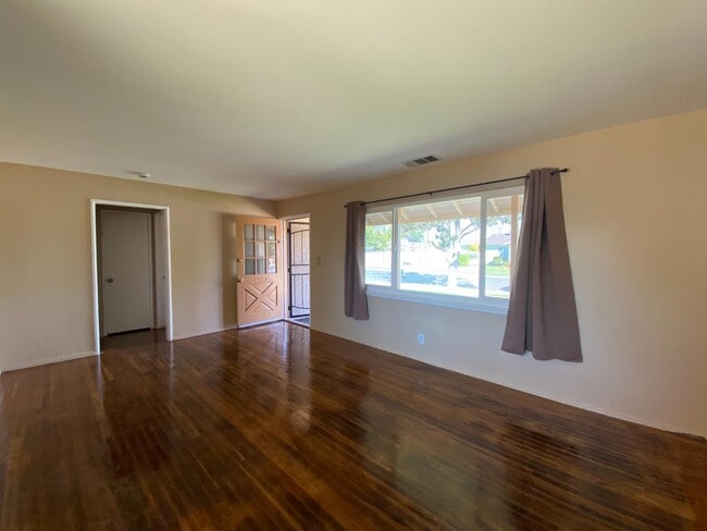 Photo - 1545 W Sussex Way