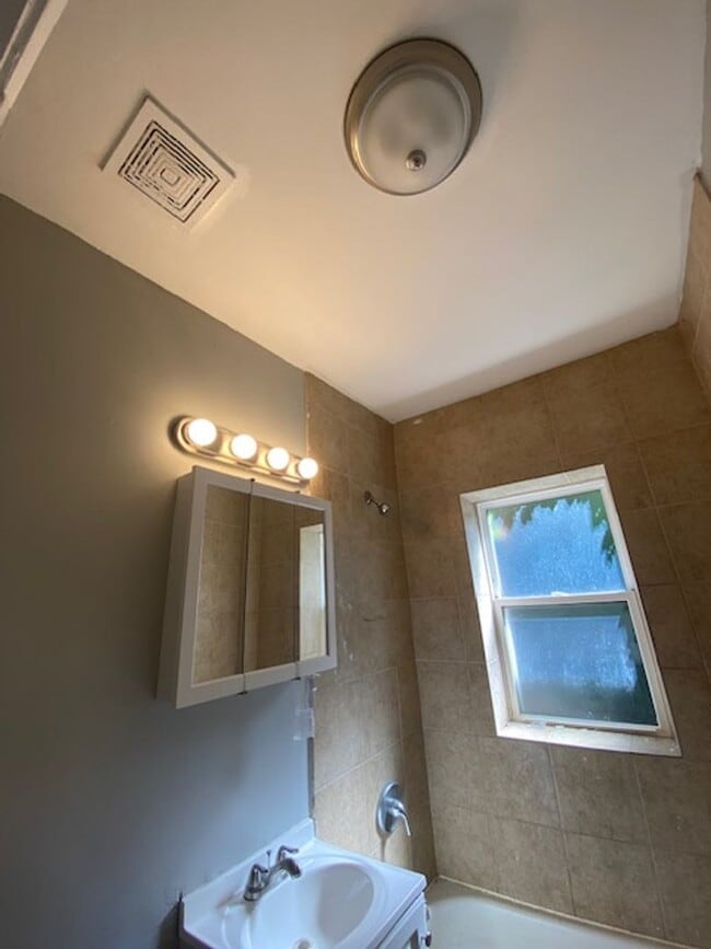 Photo - 7314 S University Ave Unidad 1