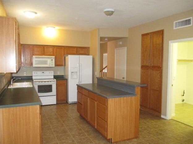 Photo - 16251 W Madison St