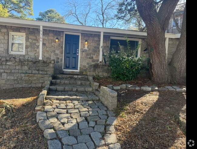 Building Photo - Four Bedroom Coastal Beach Home!