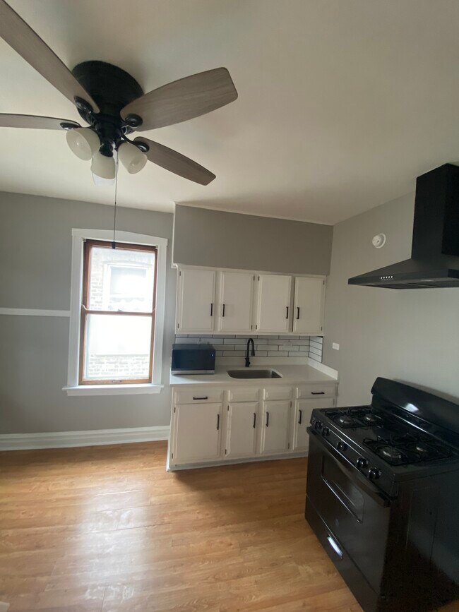 Photo - 4815 S Springfield Ave Unidad 2