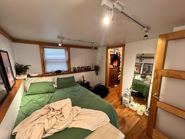 Photo - Updated 1 Bedroom Apartment – ½ Block from...