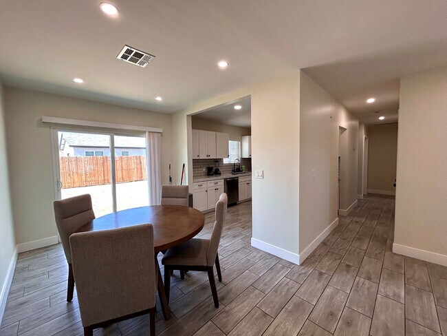 Photo - 849 W Mitchell Dr