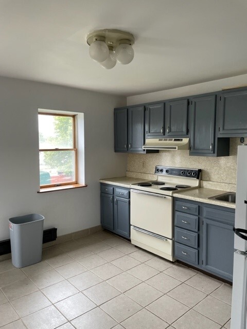Building Photo - 609 E 3rd St Unit B Rental