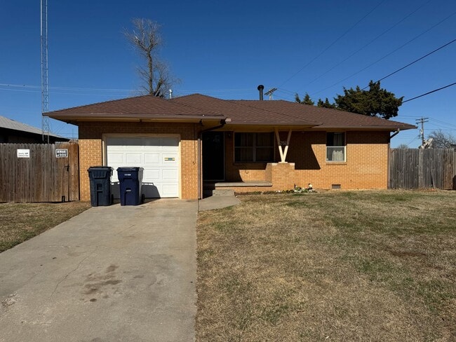 Building Photo - 2 Bed, 1 Bath Home for Rent in Northwest OKC- Move in Deposit-Free! (If Qualified)