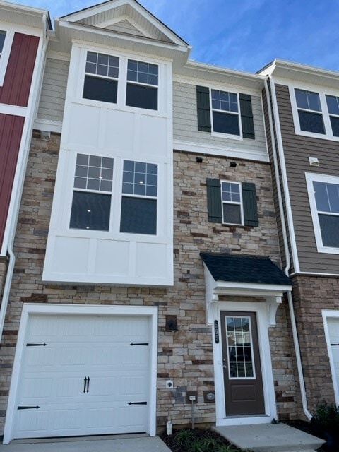 Building Photo - 595 Rivanna Hill Rd