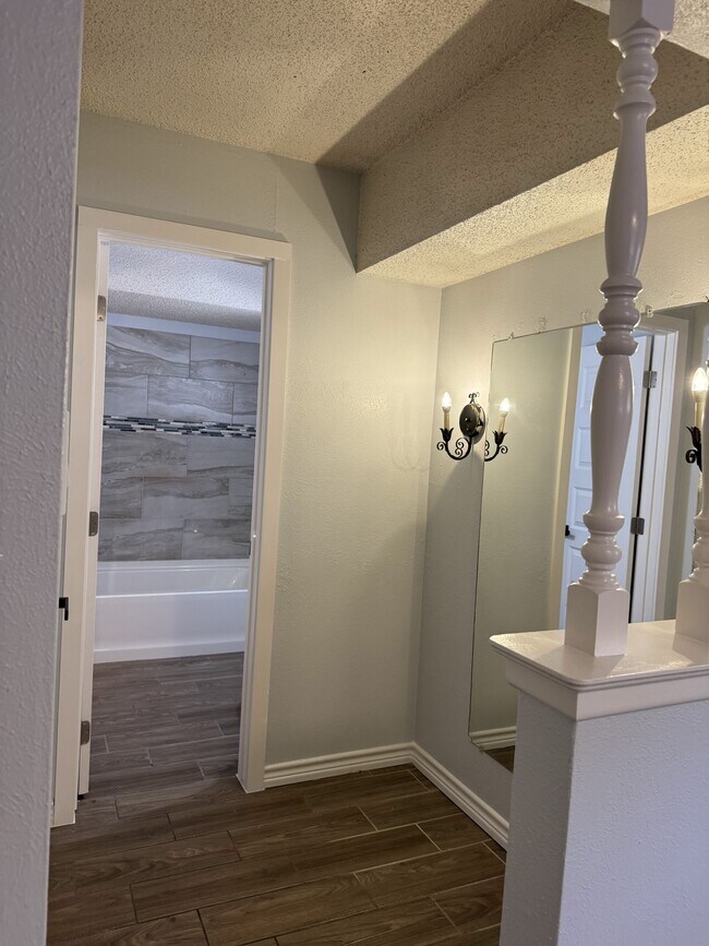 2121 Oak Valley Ln