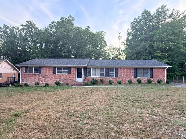 Building Photo - 126 Avon Dr