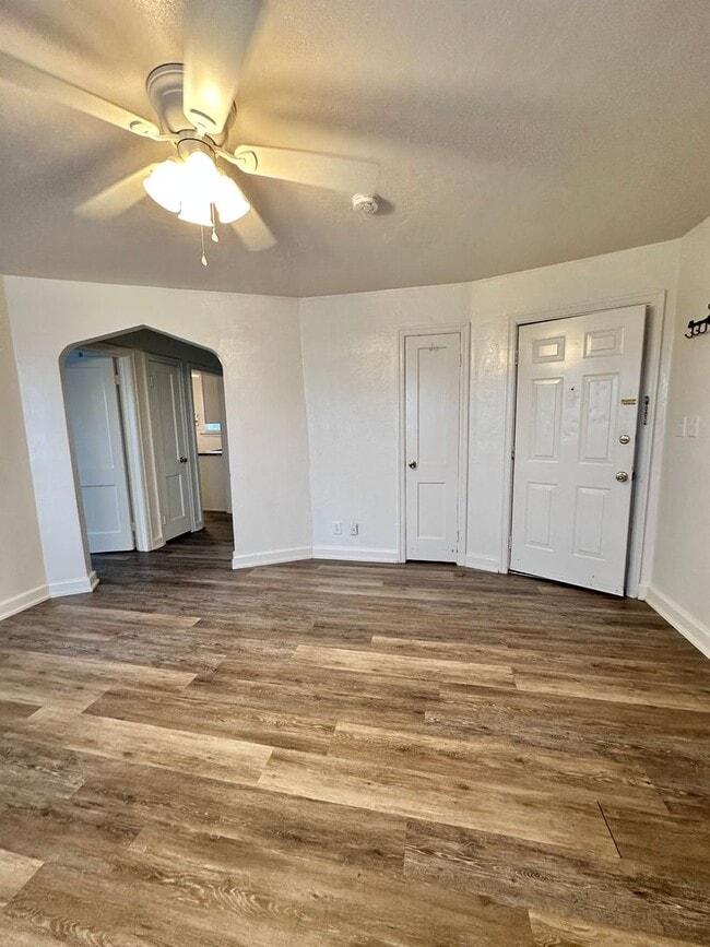 Building Photo - Willoughby Apartment-2 Bedroom