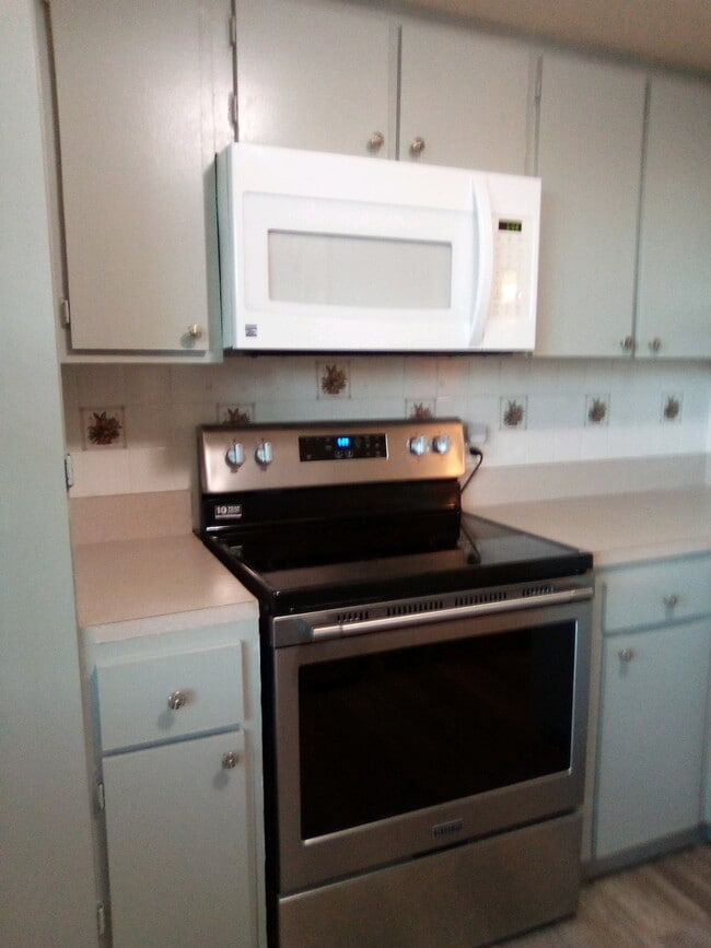 Remodeled Kitchen - 11700 Park Blvd Unit 104