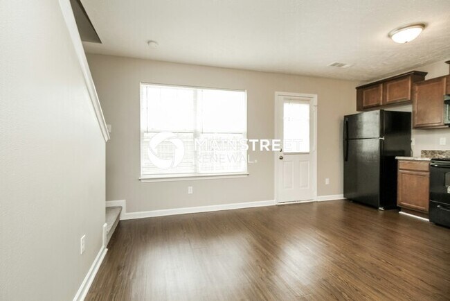 Photo - 3 Bedroom Pet-Friendly Home in La Vergne, TN with Main Street Renewal