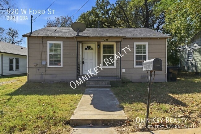 Building Photo - 920 W Ford St