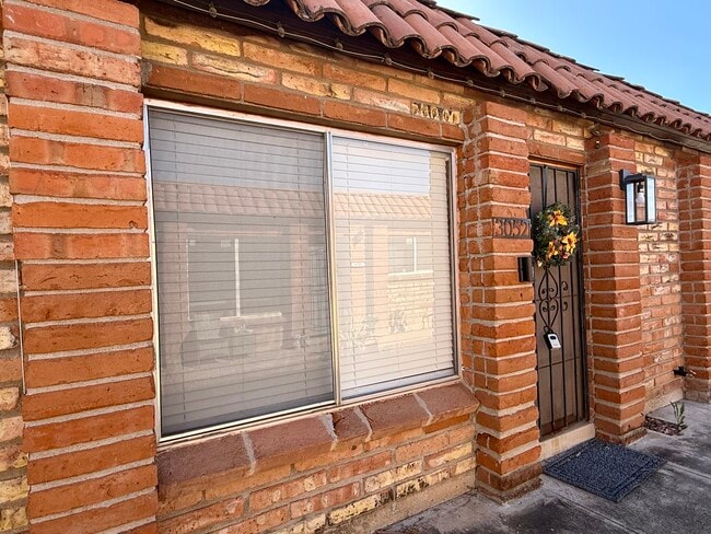 Building Photo - 3052 N Cherry Ave