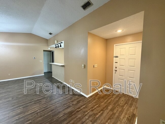 Photo - 3371 Brodie Way