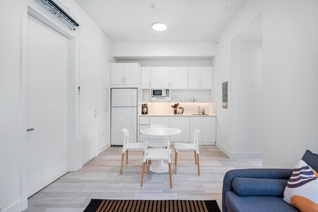 Photo - 228 NW 7th Ave
