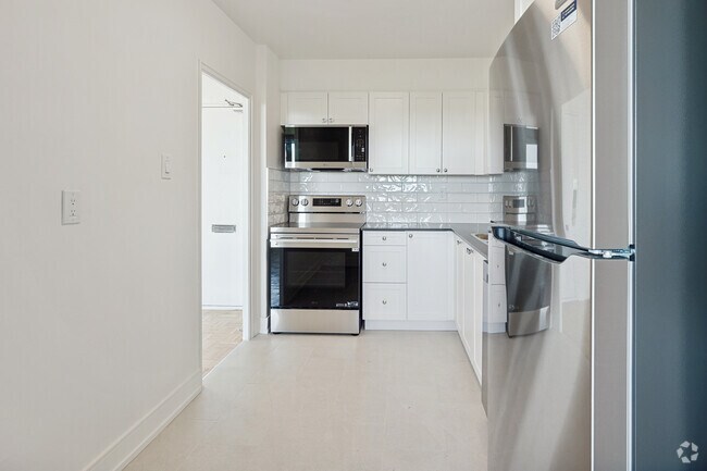 2BR, 1BA - 935SF - Kitchen - 1360 Danforth Road