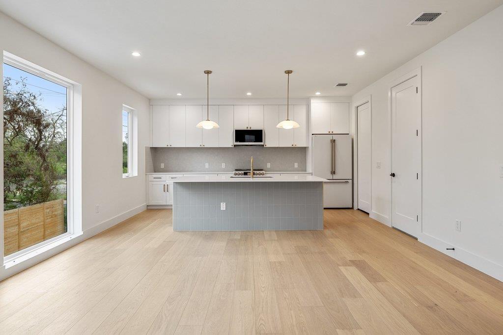 Photo - 732 Springdale Rd