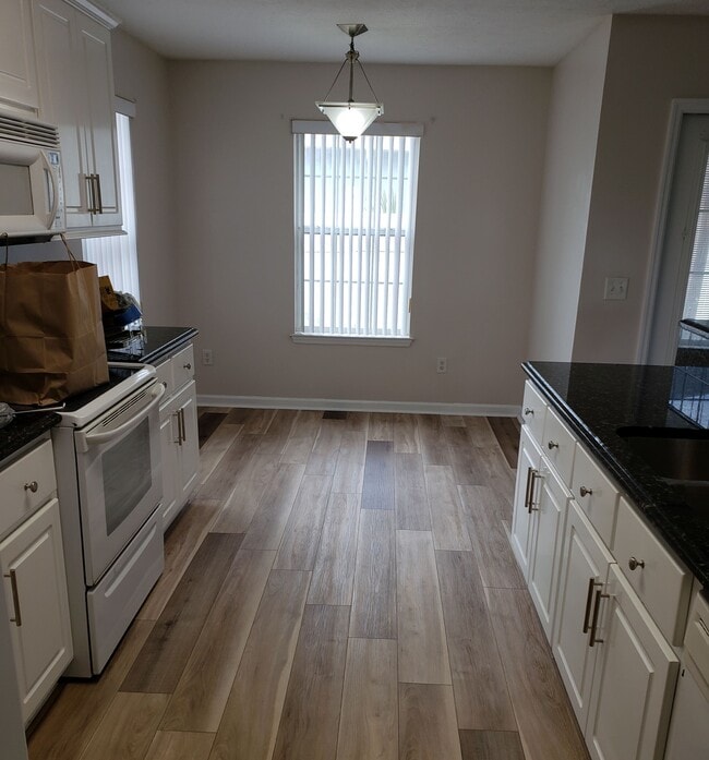 Photo - 301 Brynn Ct