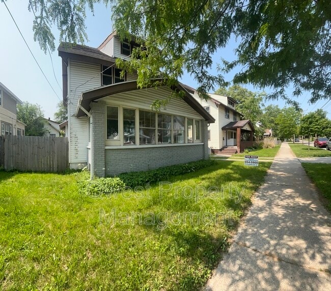 Photo - 1144 Alexander St SE House