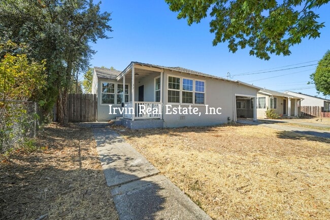 Building Photo - Nice 3 Bedroom PIttsburg with a big back yard Rental