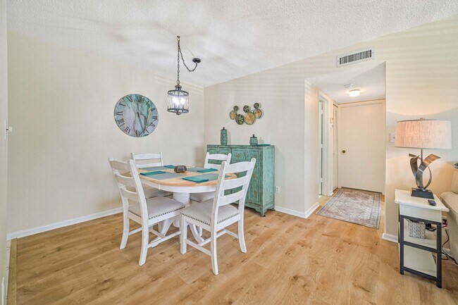 Photo - * Renovated 1/1 Condo ~ Annual Lease, Whis... Unit 107