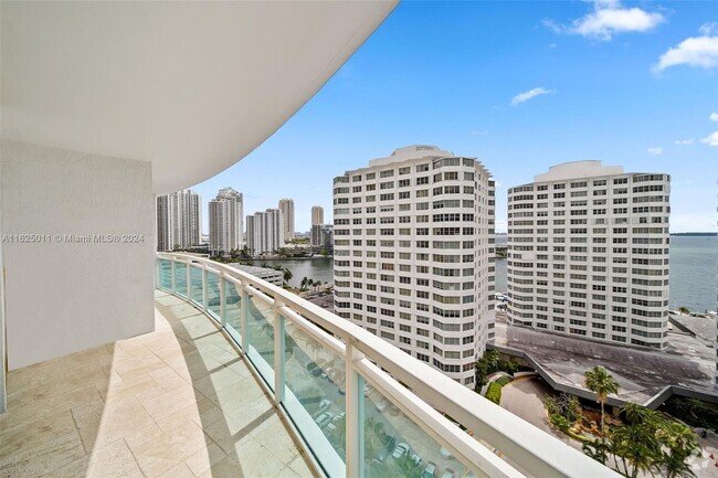 Building Photo - 950 Brickell Bay Dr Unit 2706 Rental