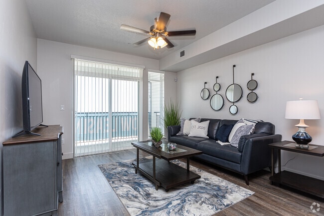 1HAB, 1BA - 699 ft²