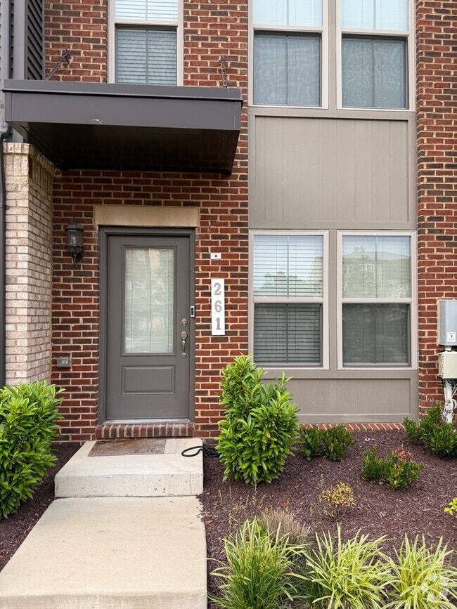Building Photo - Newly Built Townhome with Tons of Space an...