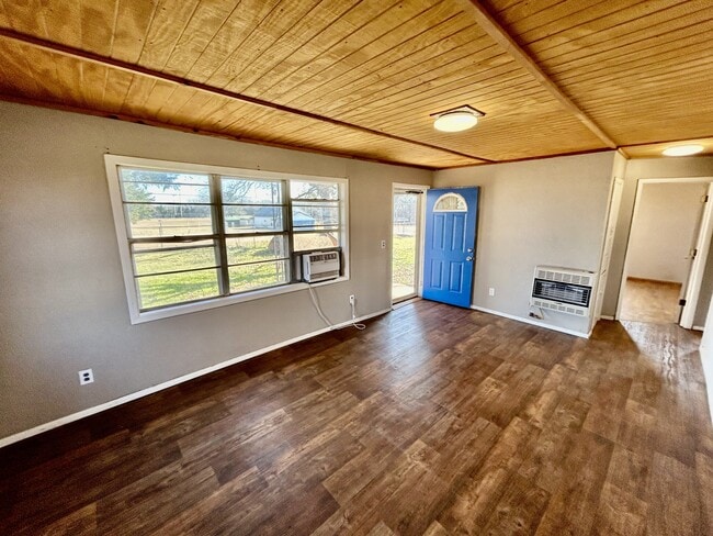 Photo - 310 N Division St