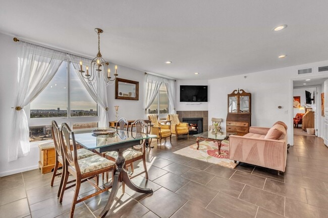 Building Photo - 7320 Hawthorn Ave Unit 422