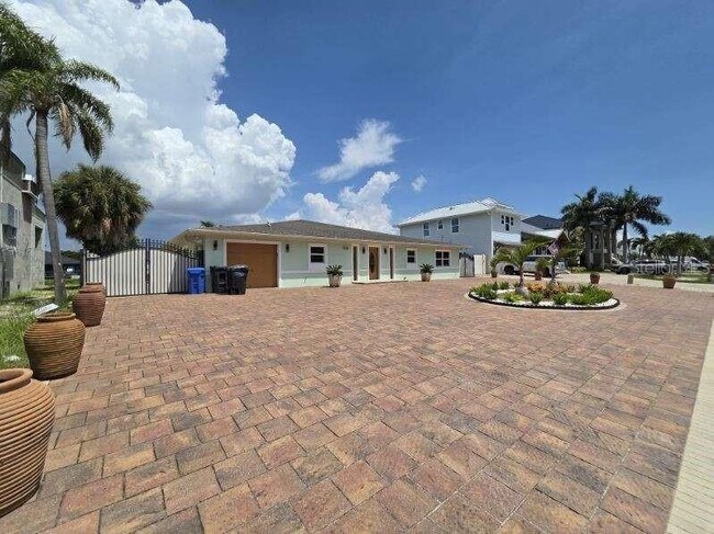 Photo - 3927 E Eden Roc Cir