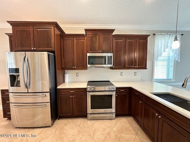 Photo - 943 Hazeltine Ct