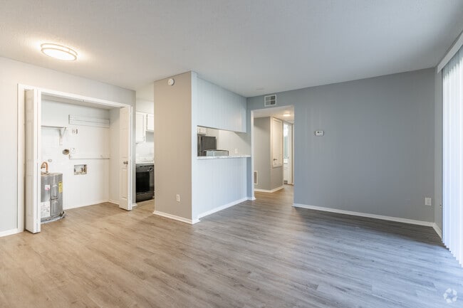 2BR, 1BA - 958SF