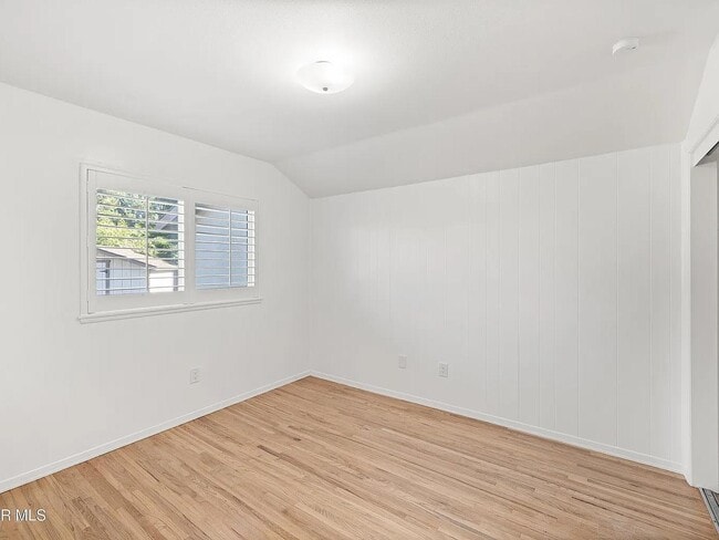 Photo - 326 Longwood Ct