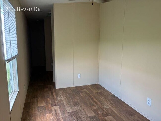 Photo - 733 W Bever Dr