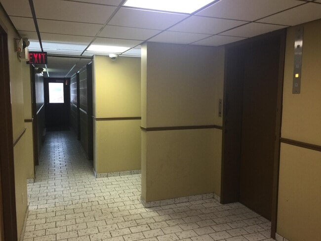 Building Photo - 1700 University Ave W Unit 203