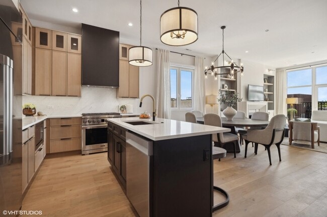 Photo - 1615 W Irving Park Rd