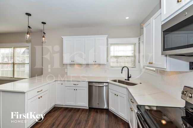 Photo - 372 Lowline Dr