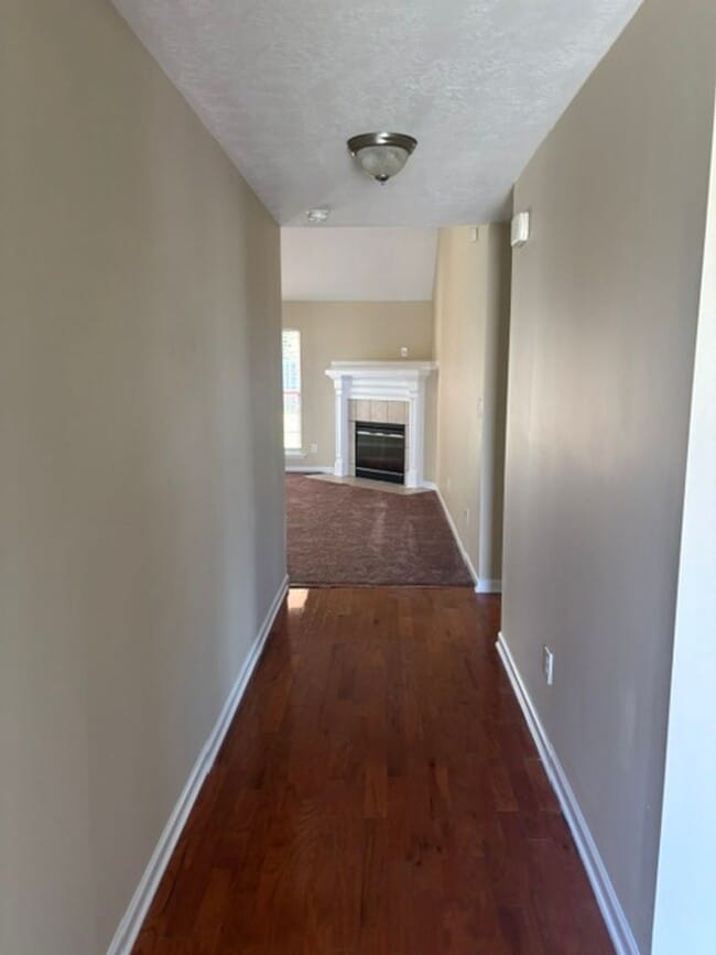 Photo - 452 Lory Ln