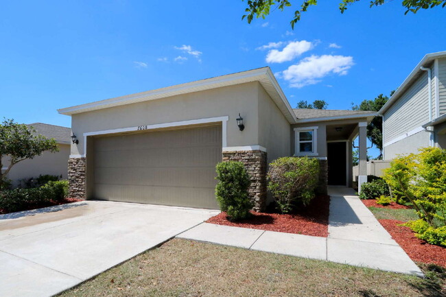 Stunning 3-Bedroom Retreat with 2 Full Bat... - Stunning 3-Bedroom Retreat with 2 Full Bat... Apartment