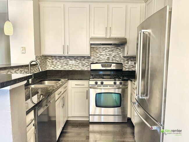 2411 Courtyard Cir