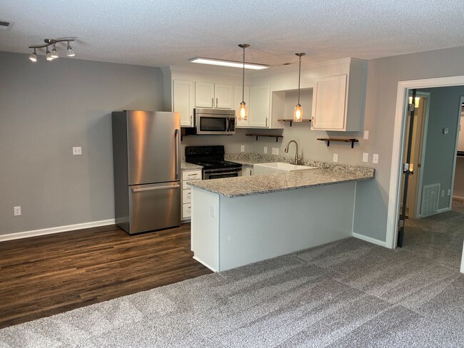 Photo - Avery Square